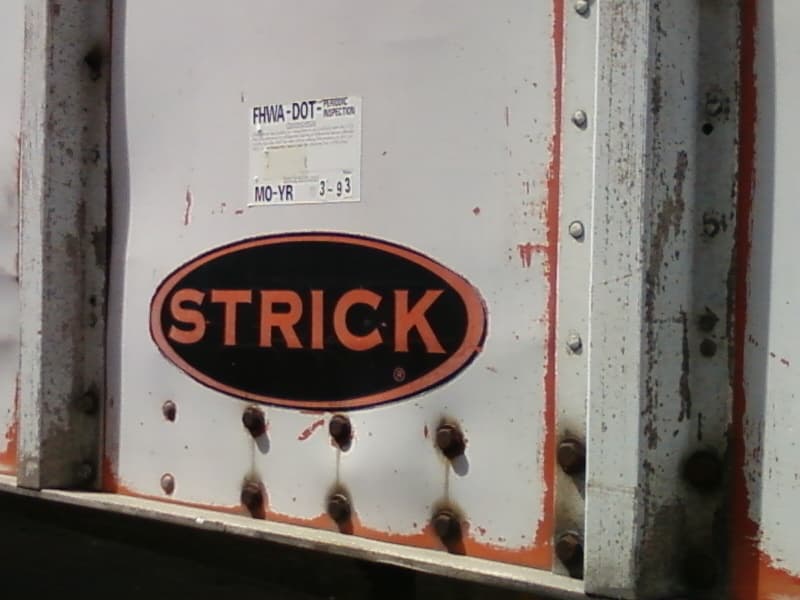 Strick Trailer
