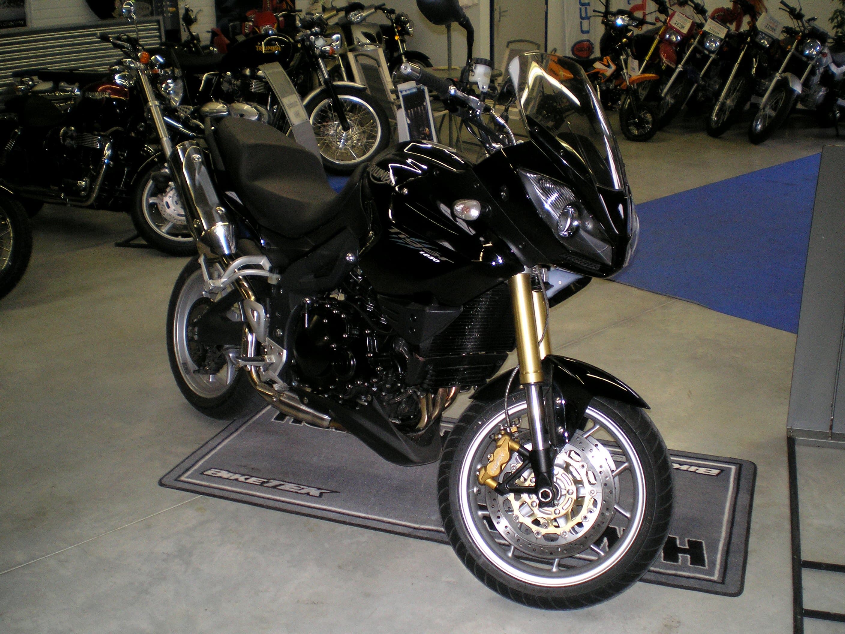 Triumph Tiger-1050