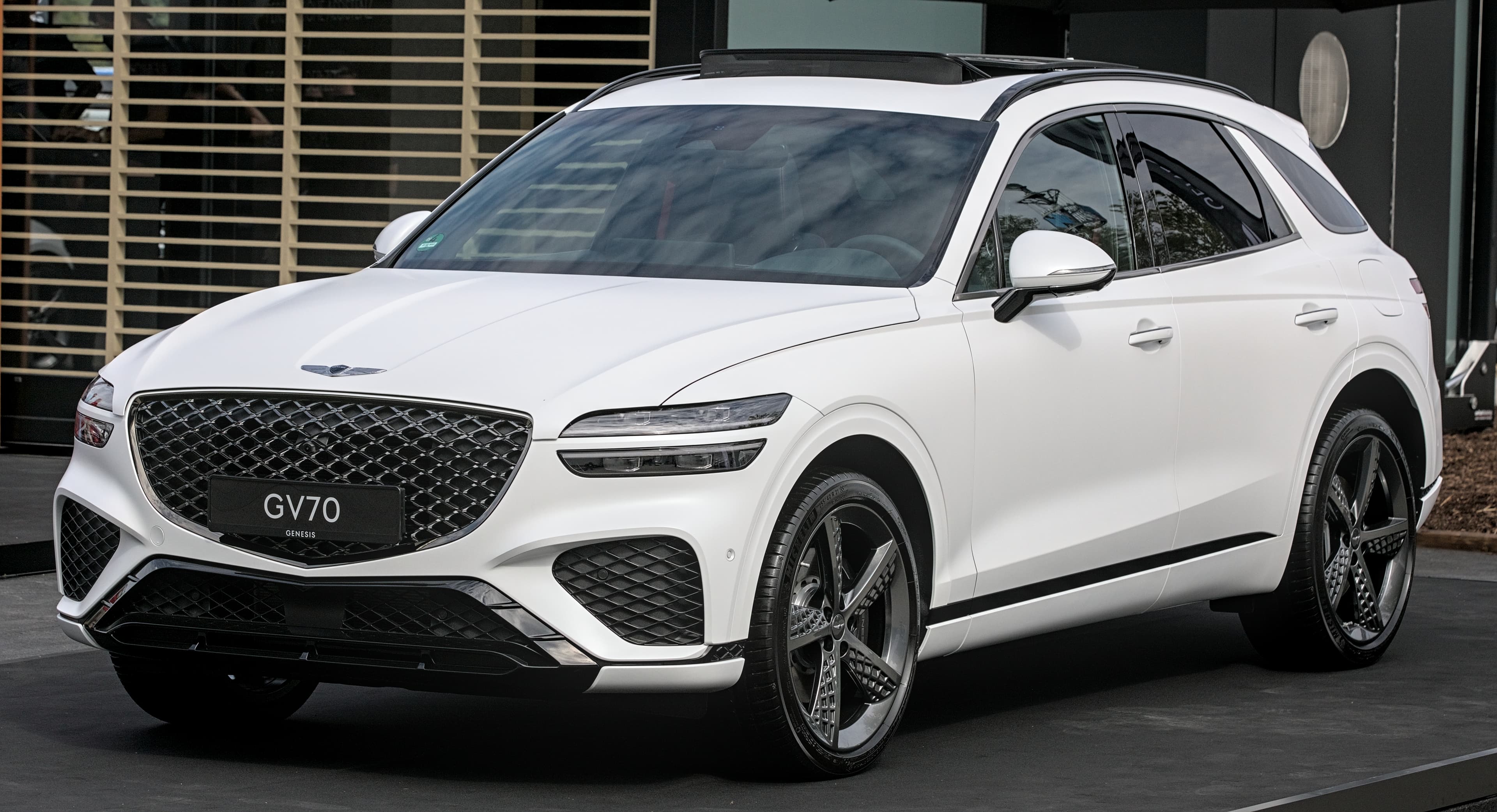 Genesis Gv70