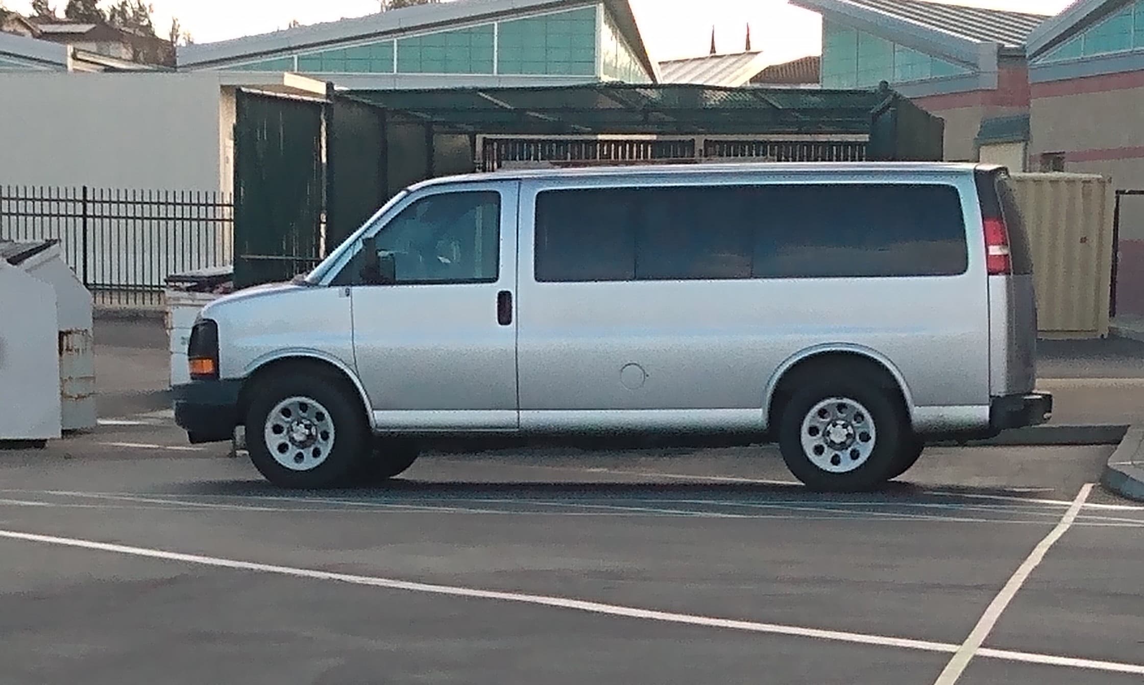 Chevrolet Express Passenger 2500