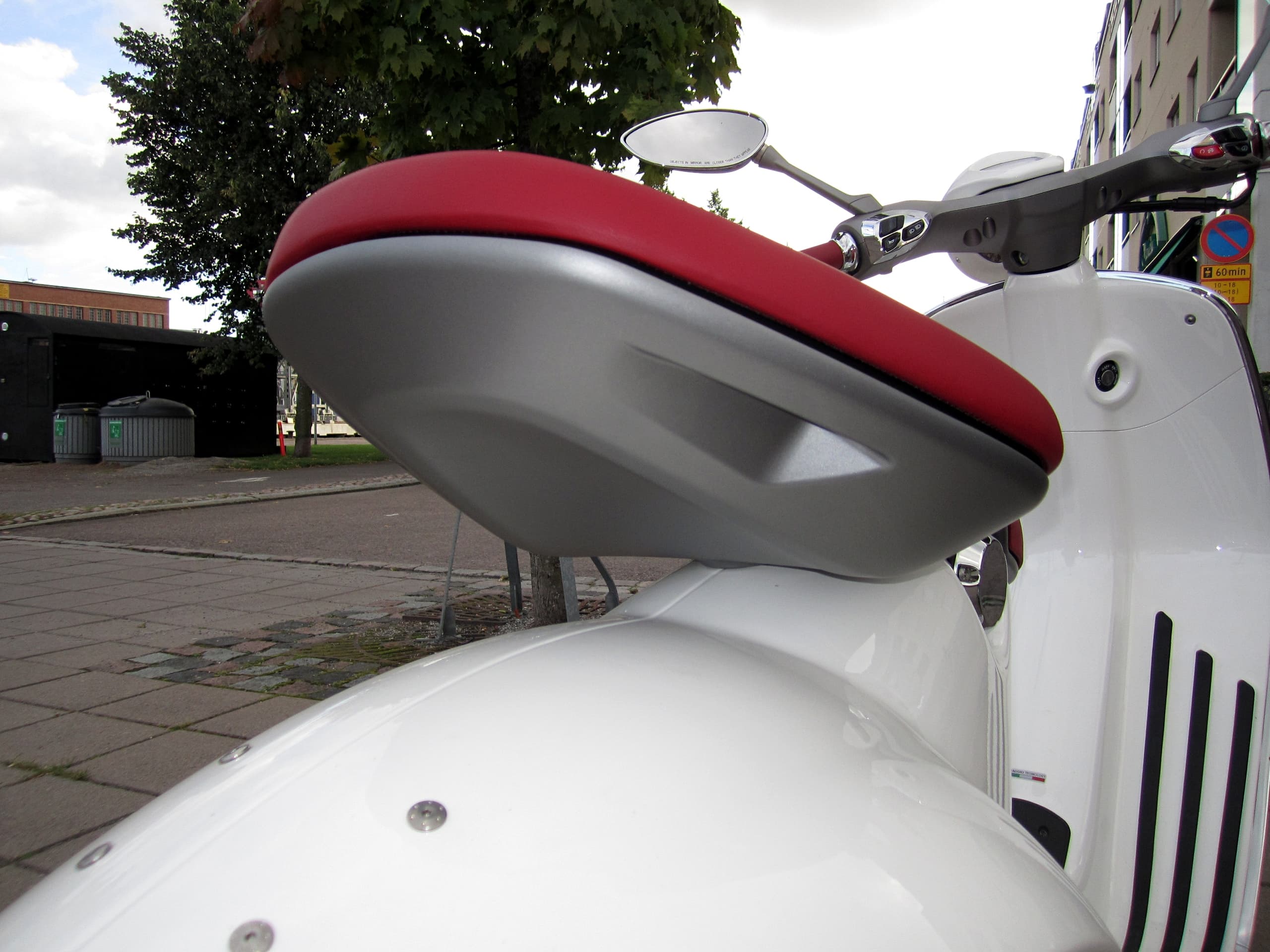 Vespa 946