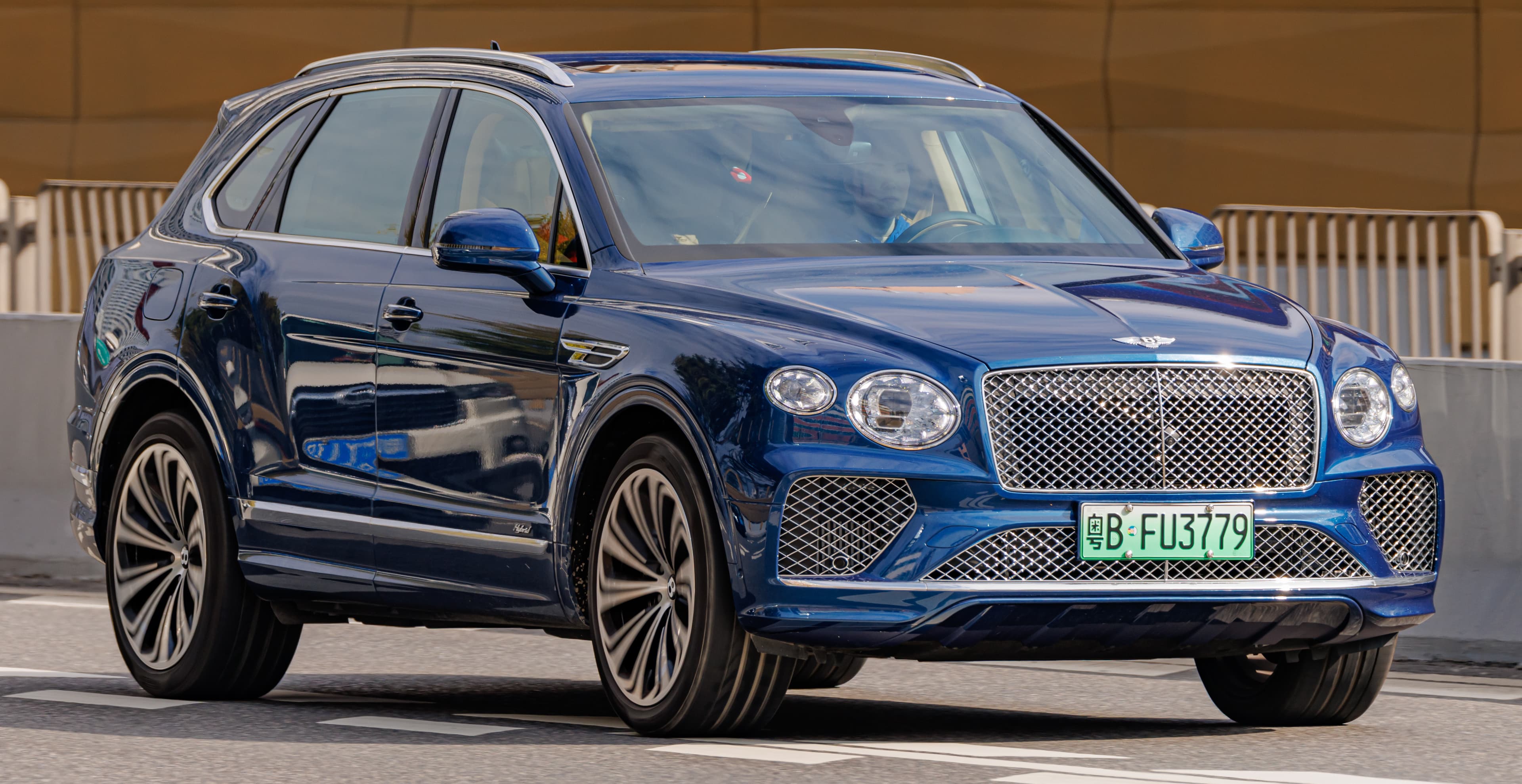 Bentley Bentayga Hybrid