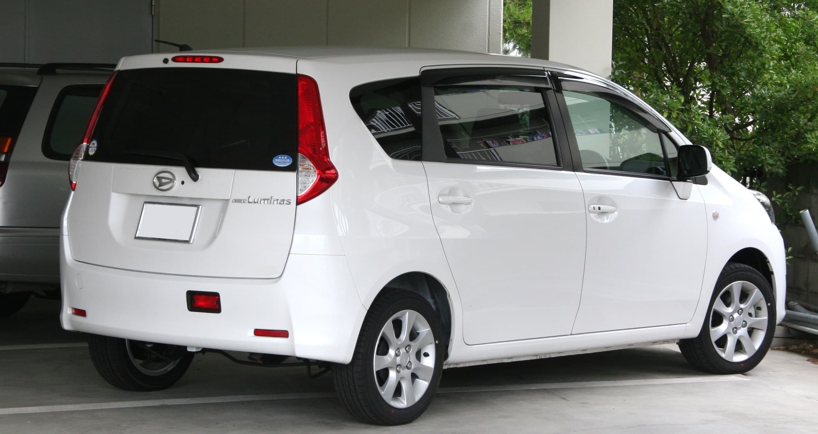 Daihatsu Boon Luminas