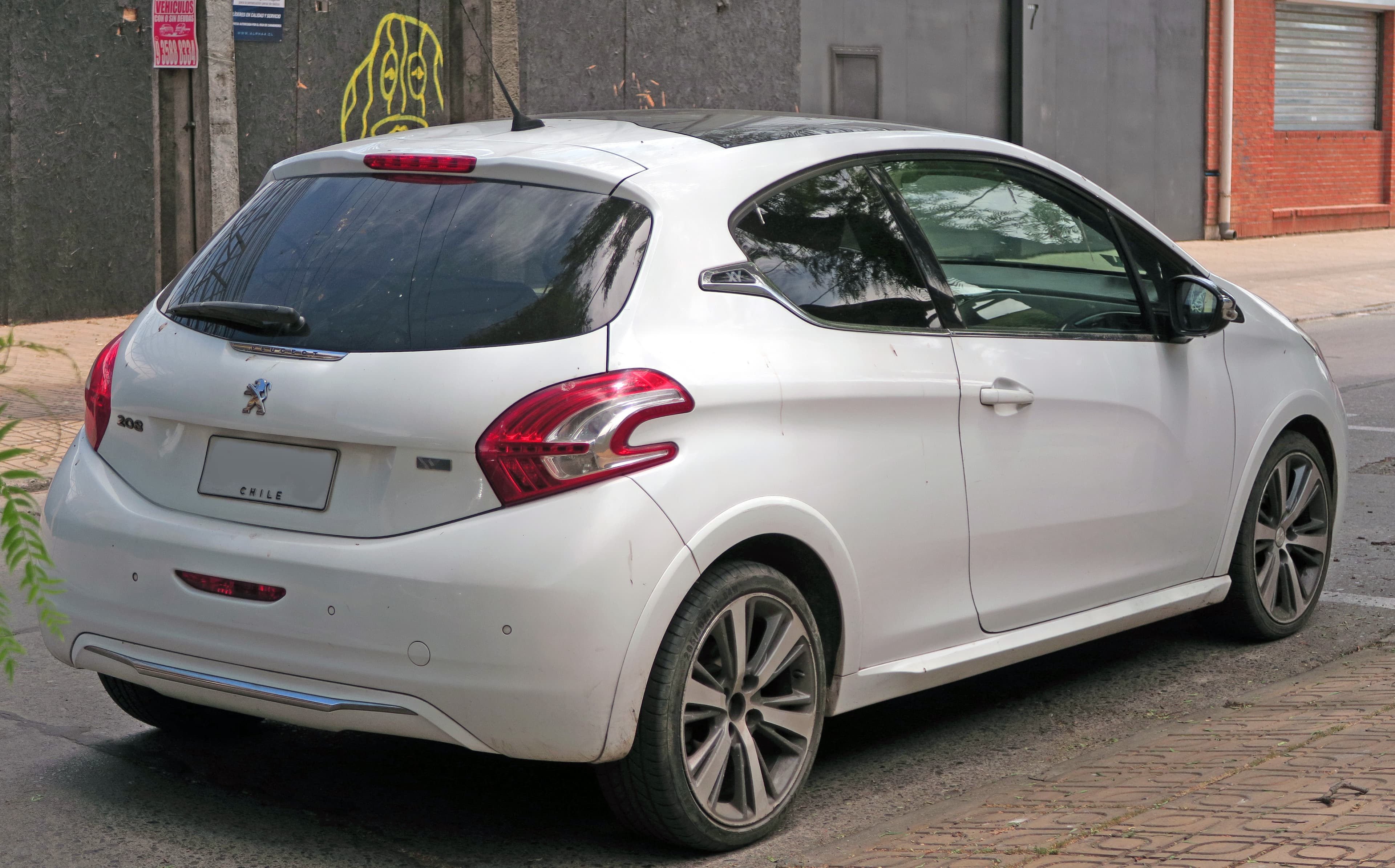 Peugeot E-208