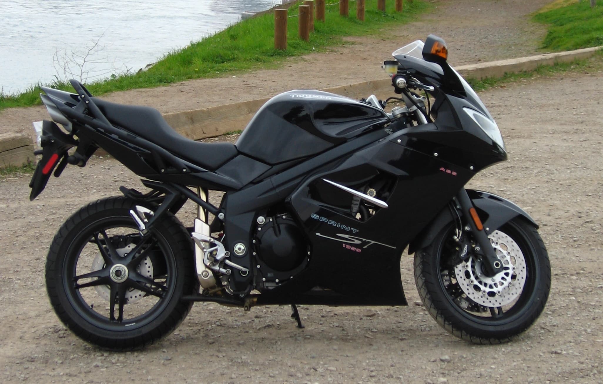 Triumph Sprint-St-1050
