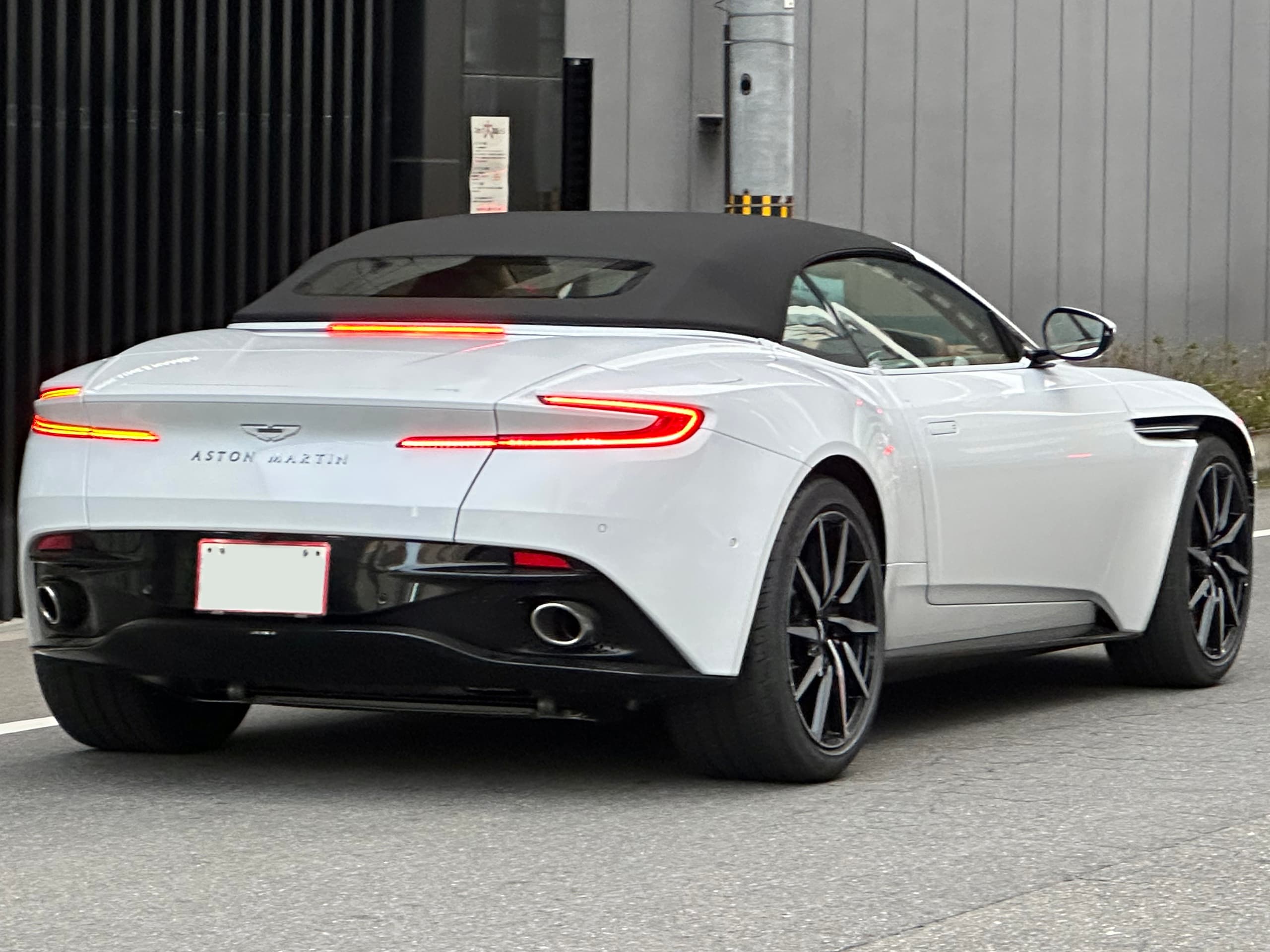 Aston-Martin Db11