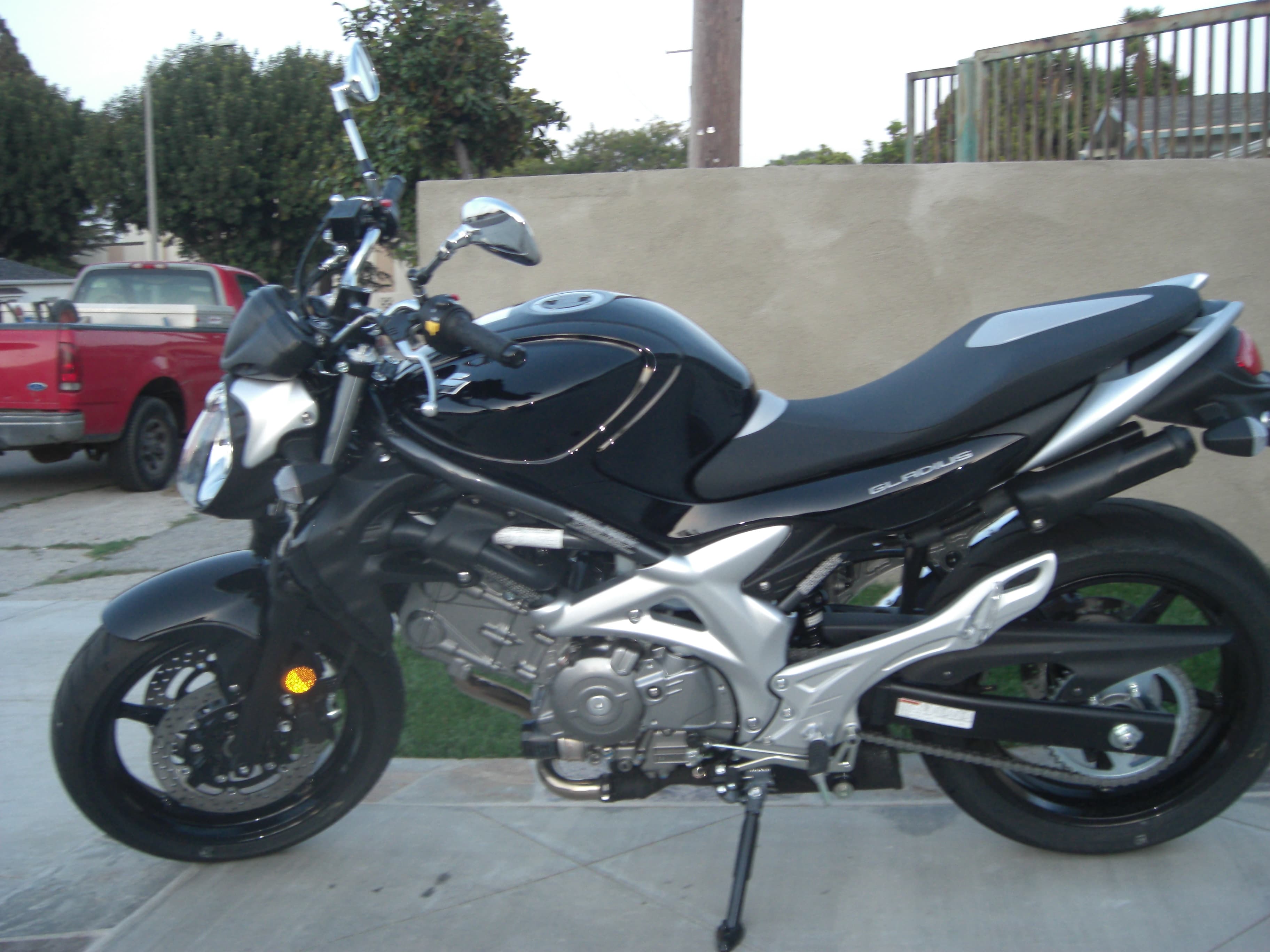 Suzuki Sfv650