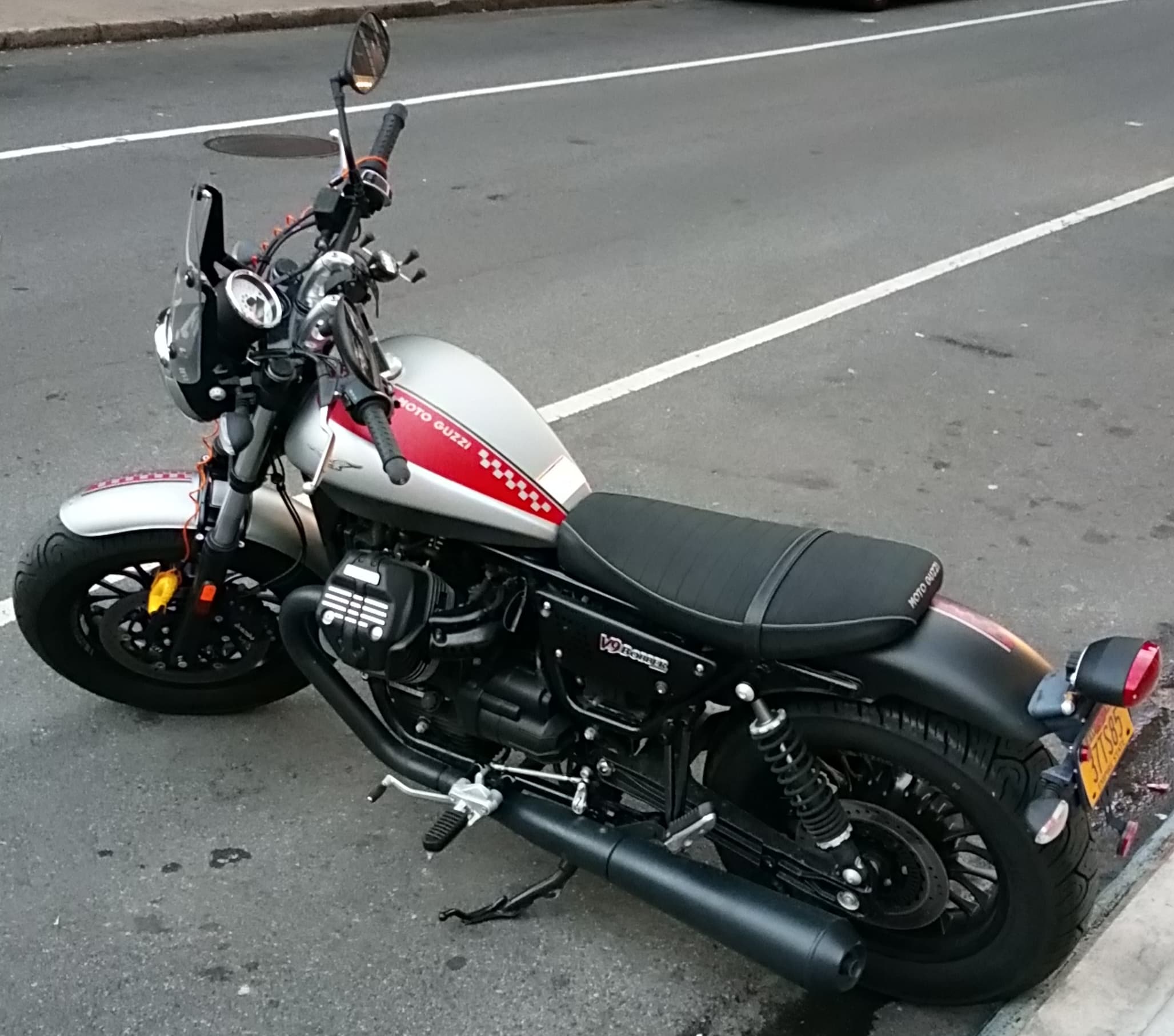 Moto Guzzi V9 Bobber