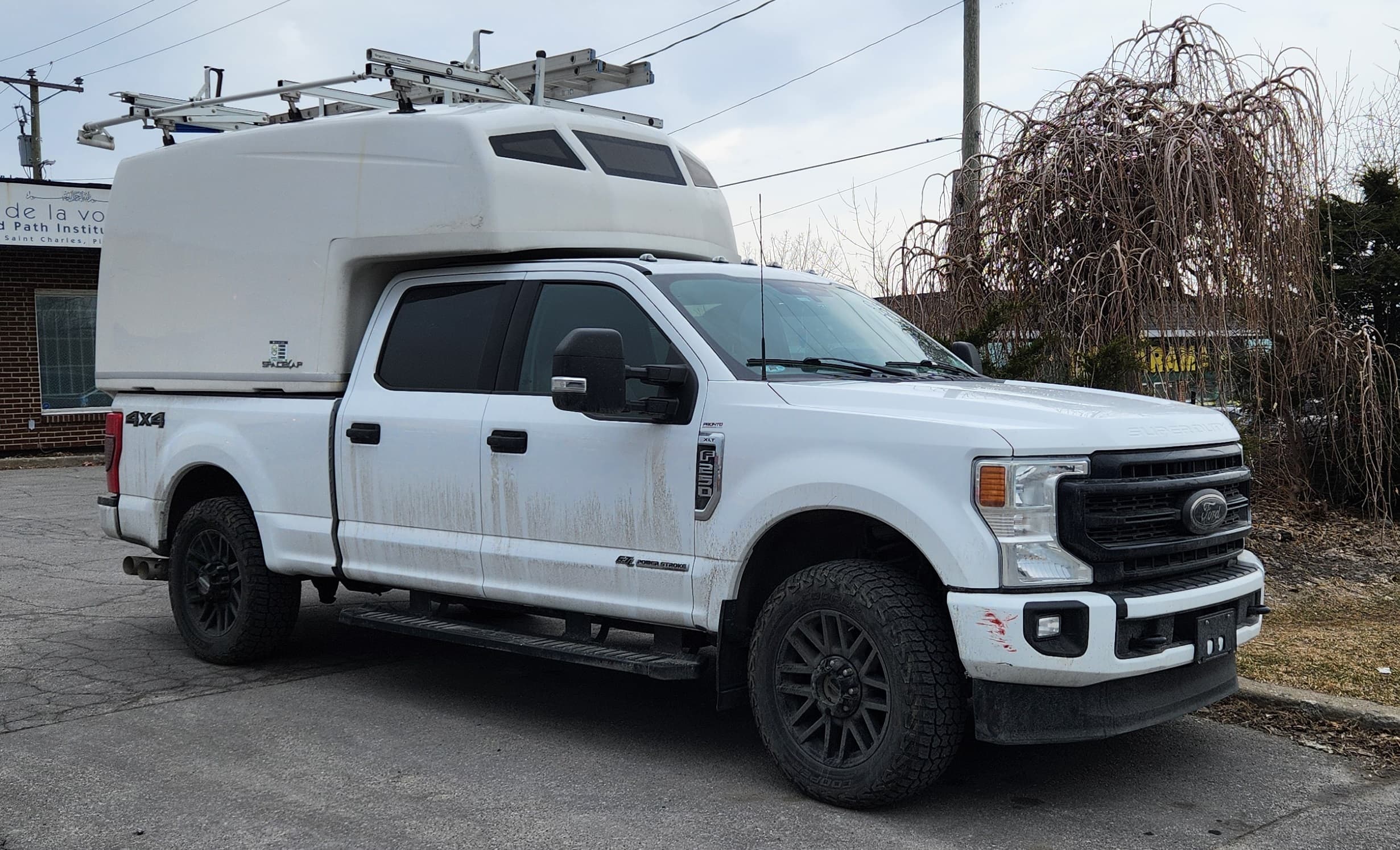 Ford F-250 (Crew Cab)